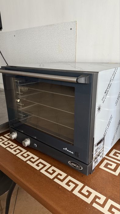 Продам конвекционную печь Unox Anna