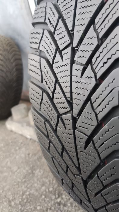 зимни гуми 205/55/16 Kumho Winter Craft WP52, dot22 
dot22
6.8/7mmмм
Д