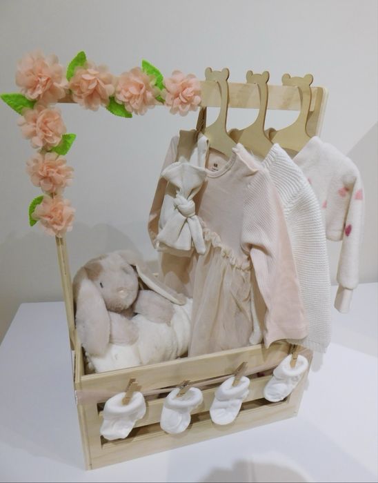 Подаръчни кутии и гардеробчета за новородени