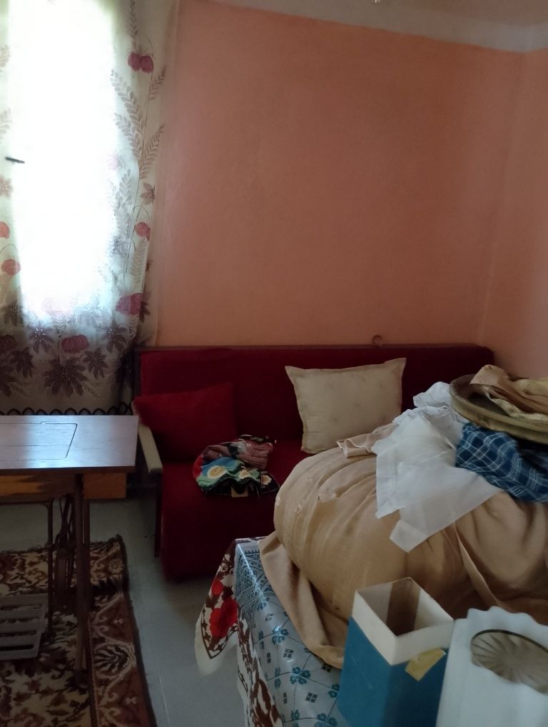 Продавам къща с двор