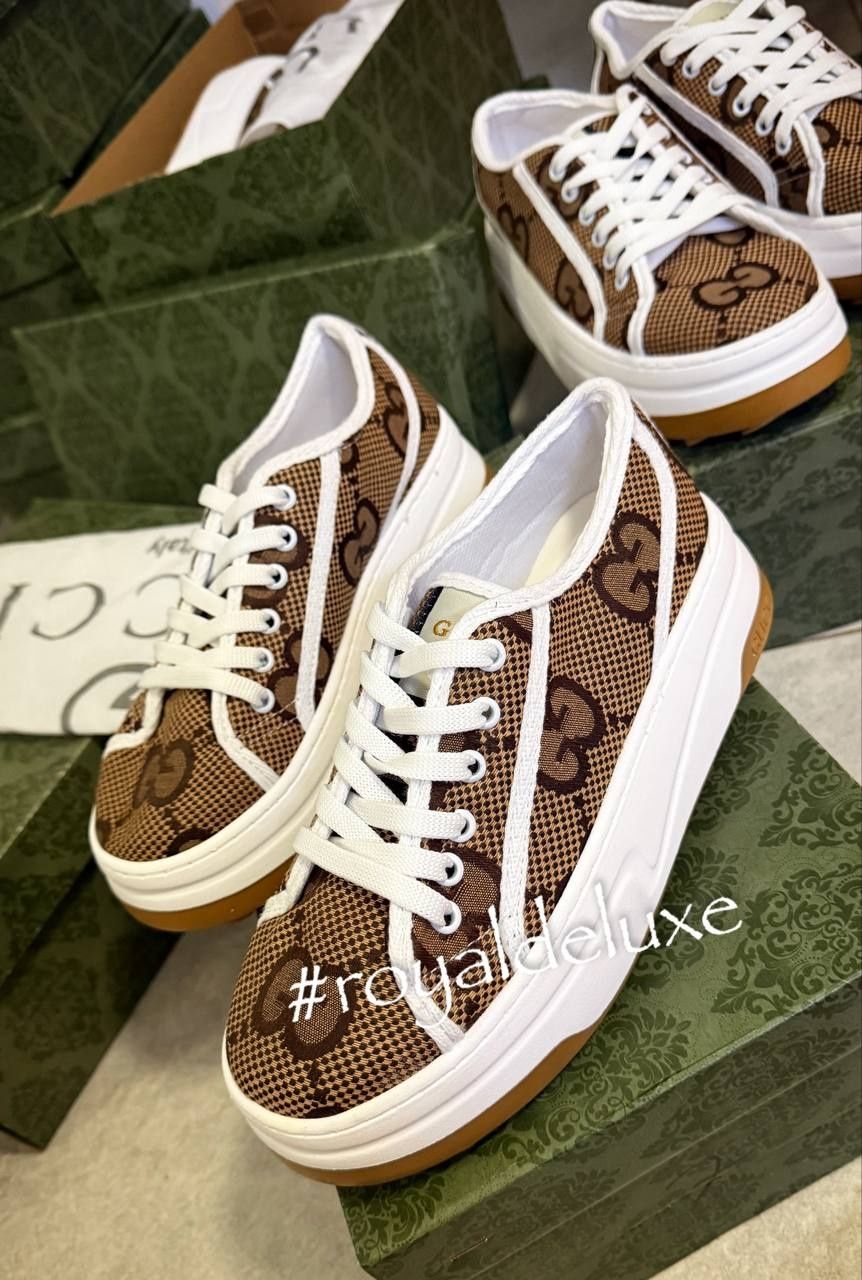Adidasi dama gucci