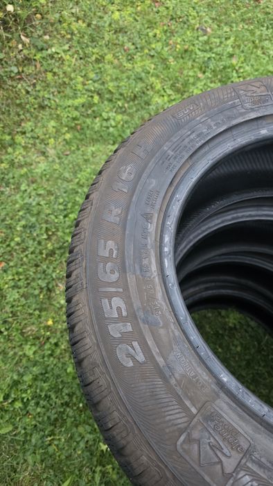 Vand 4 cauciucuri 215 65 R16 Semperit de iarna