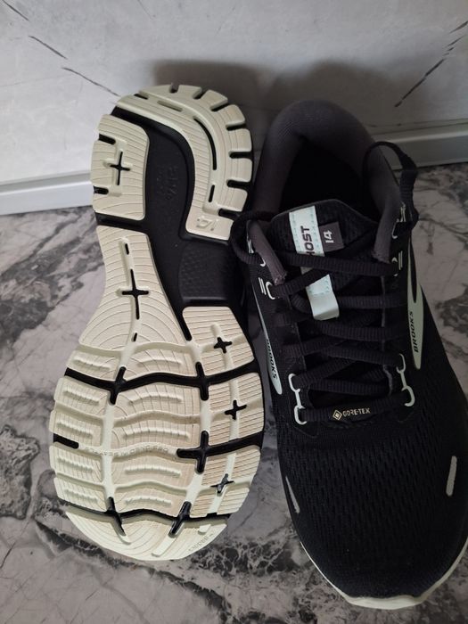 Brooks Gore _Tex номер 38.5