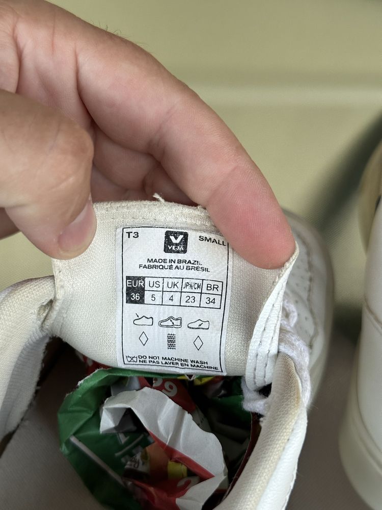 Veja white cobalt pekin 35.5