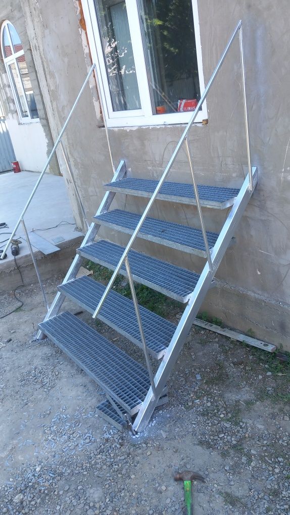 Scări metalice galvanizate la orice demisiune asiguram transport ori u
