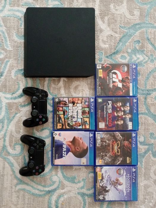 Playstation 4 slim с шестью играми, и двумя джойстиками*один китайский