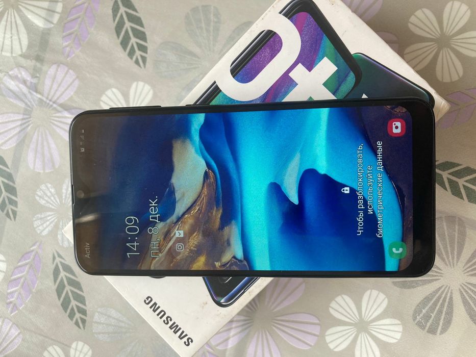 Продам Самсунг А40