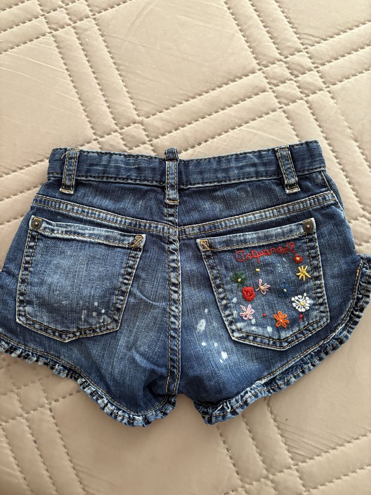 Панталонки Dsquared, рокля Guess