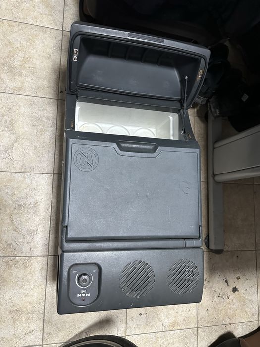 Хладилник 12/24 волта за кемпер, бус, камион