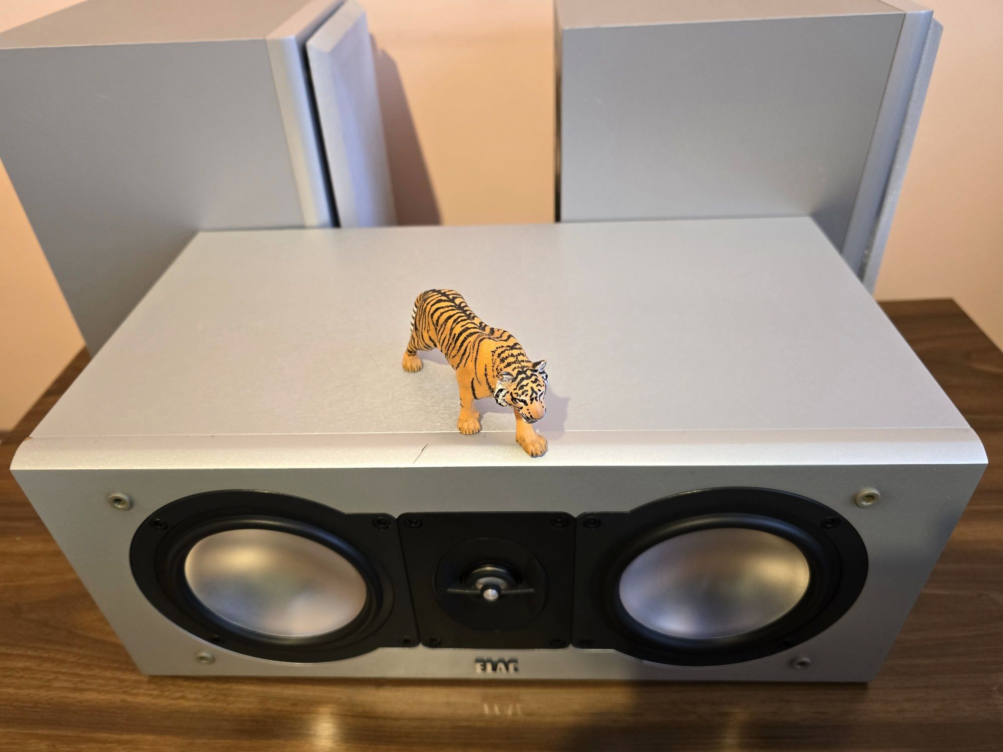 Elac CC-101.2. Boxa centru premium. Calitate de la Elac. Preț fix !