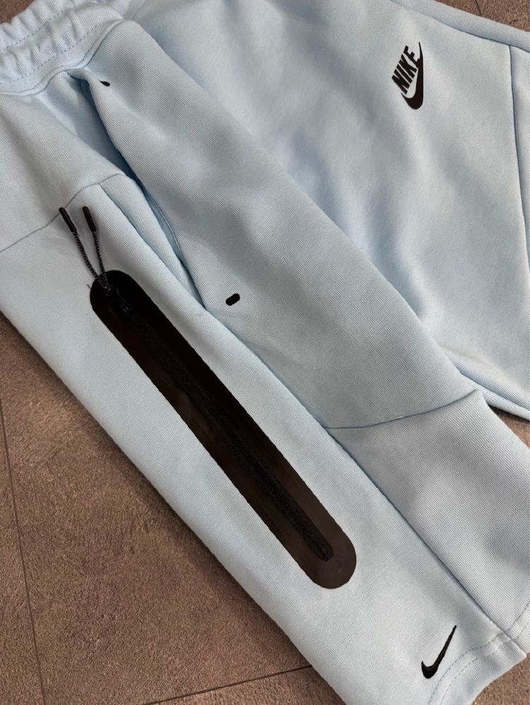 Къси панталонки Nike Tech Fleece