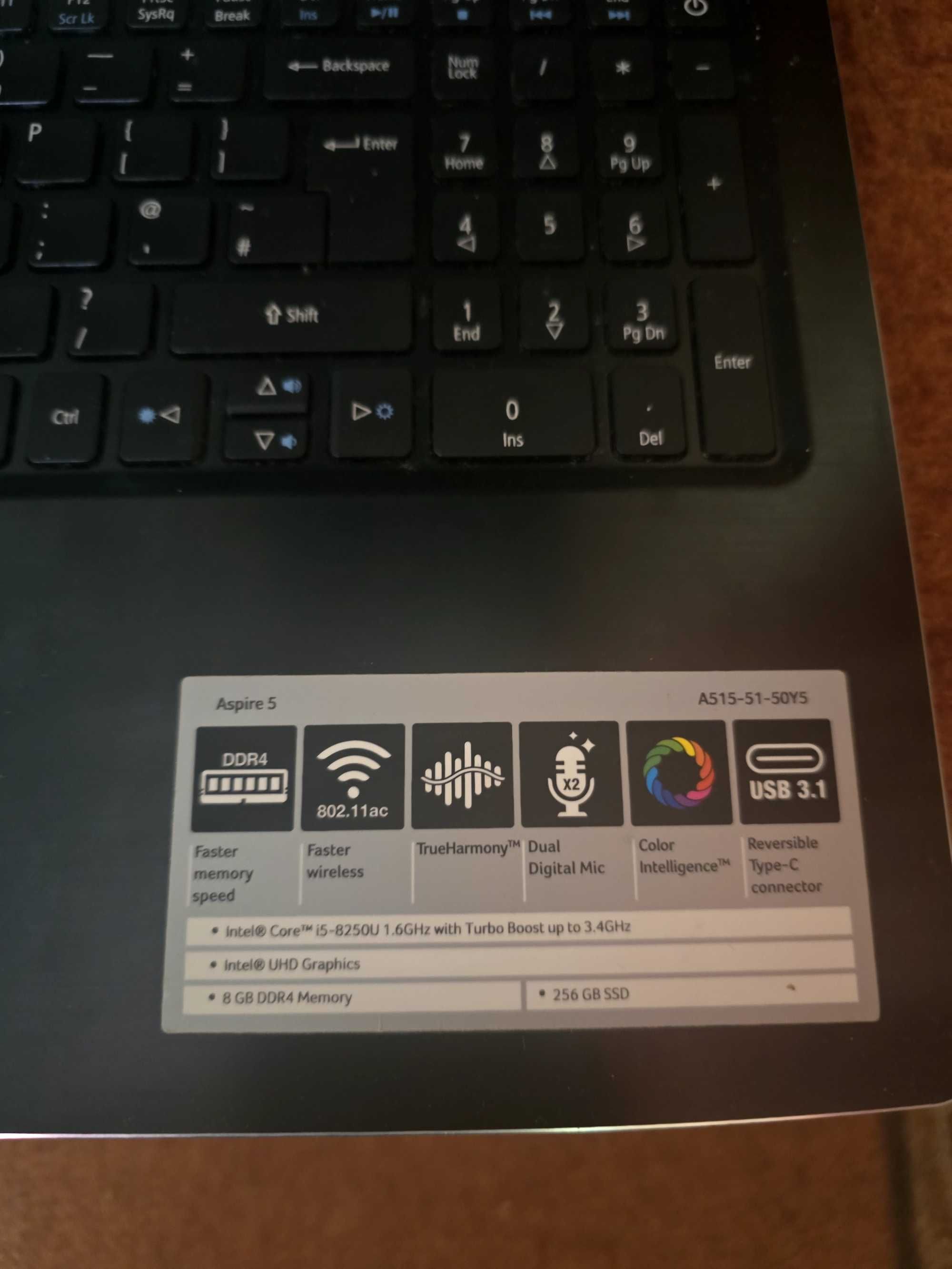 Laptop ACER arata 10/10 functineaza perfect