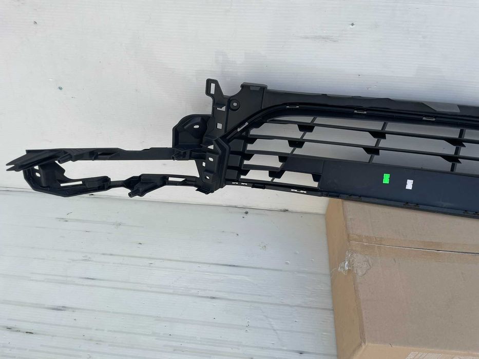 Grila inferioara bara fata Renault Clio 4 2016-2019 noua originala