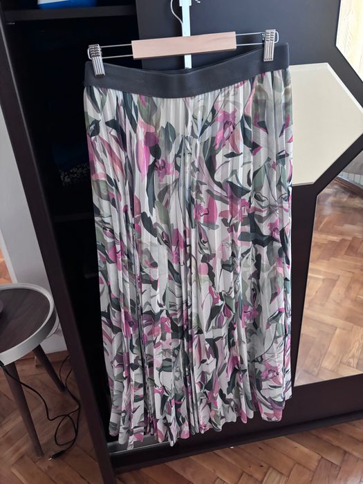 Fustă florală în pliuri