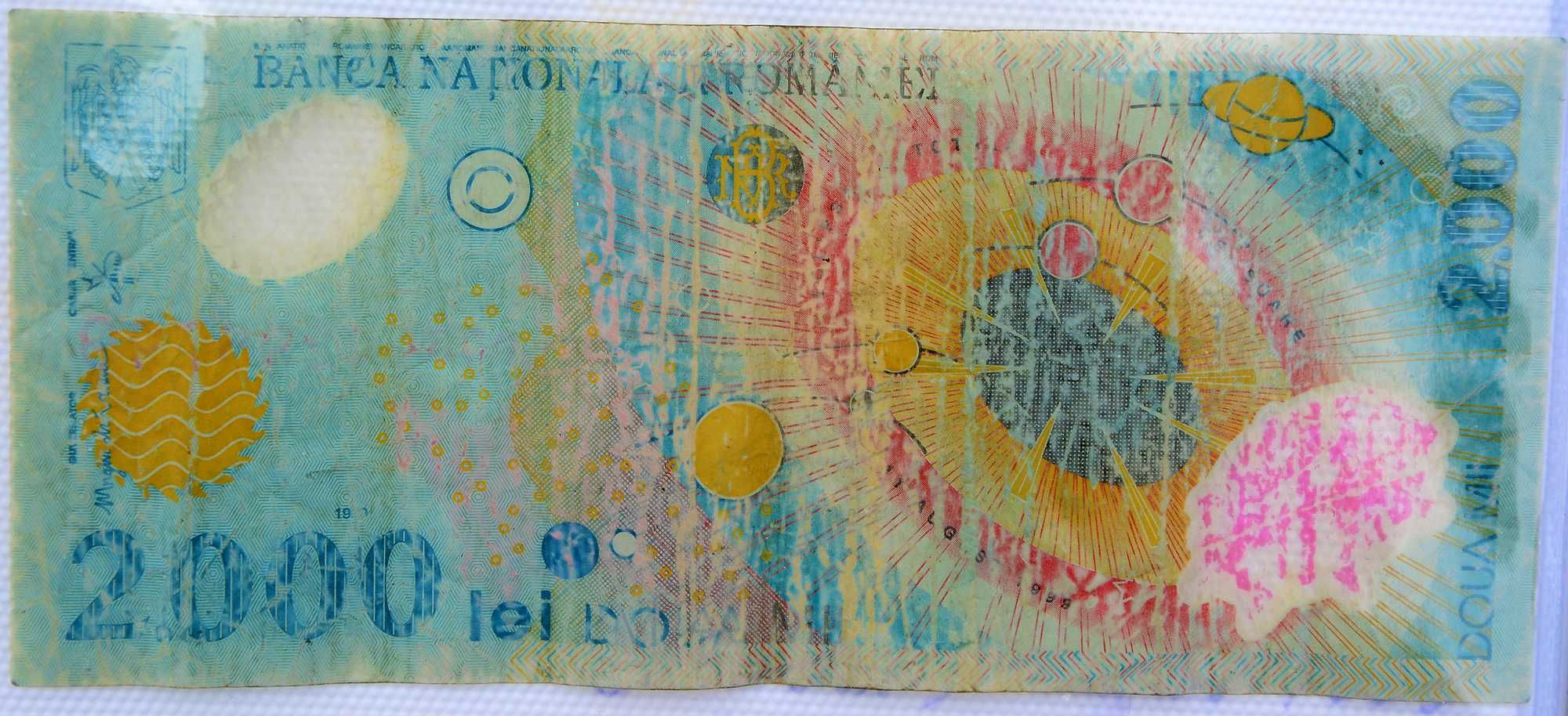 Bancnota 2000 lei eclipsa