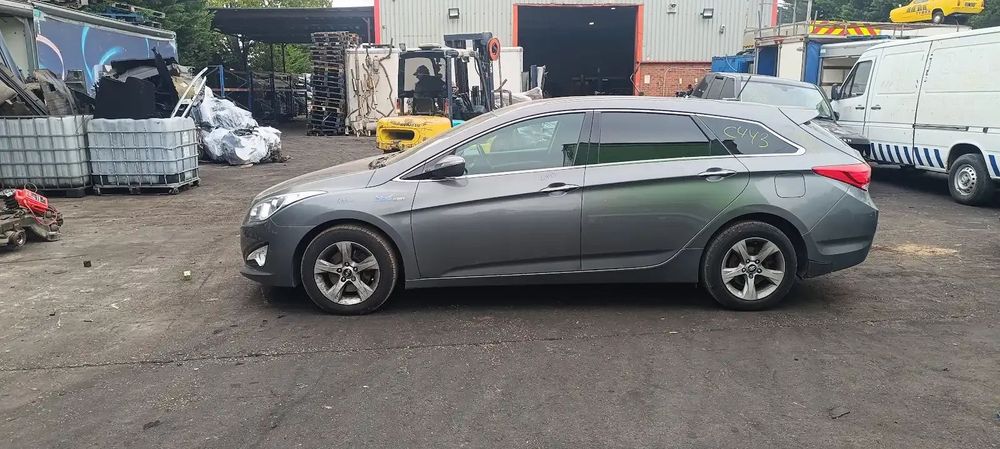 Dezmembrari / Dezmembrez Hyundai i40 1.7 D4FD cutie viteze manuală 6 trepte cod culoare TITANIUM SILVER