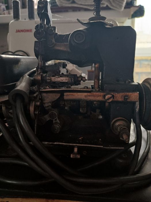 Продам советский рабочий оверлок