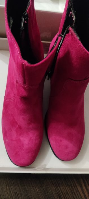 Нови цикламени боти Tamaris от естествен велур,36 номер.