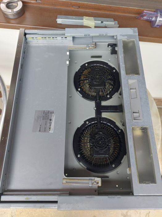 Продавам италиански аспиратор с два  мотора  дъл.60см на шир.30см