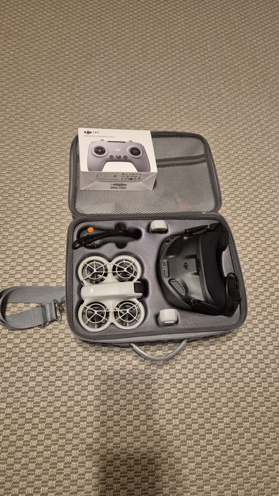 Vând CUTIE TRANSPORT pt drona Dji Neo.