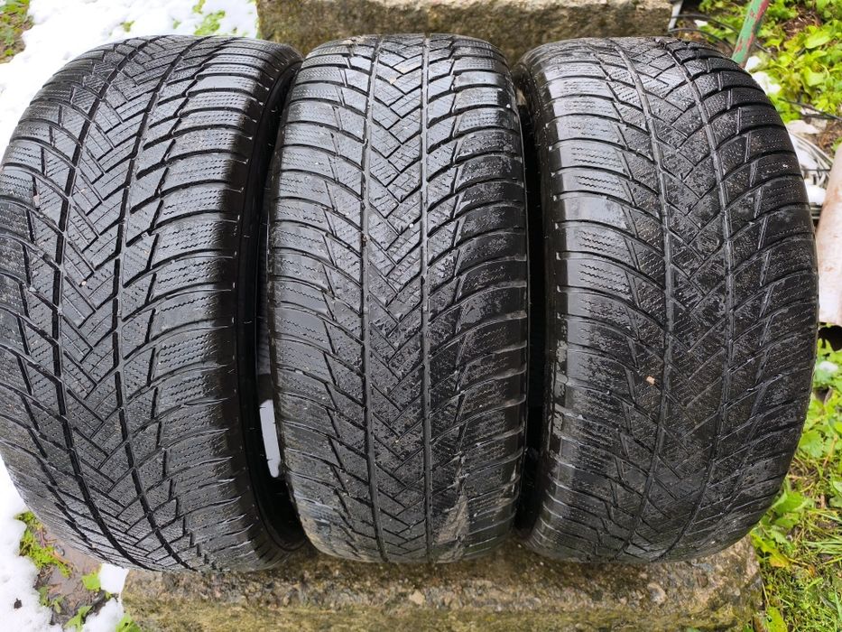 235/55/19 Bridgestone  200лв