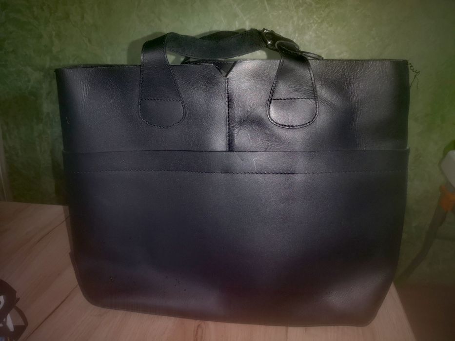 Черна кожена дамска чанта ZIGN