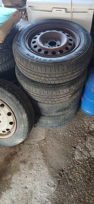 4 броя зимни и 4 броя летни гуми с джантите
