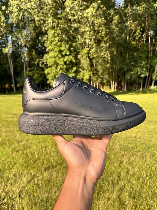 Alexander McQueen black 44