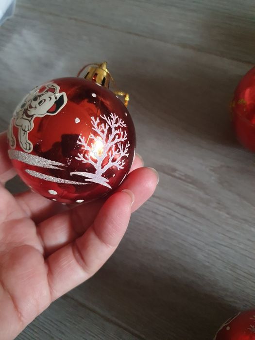 Globuri pictate manual