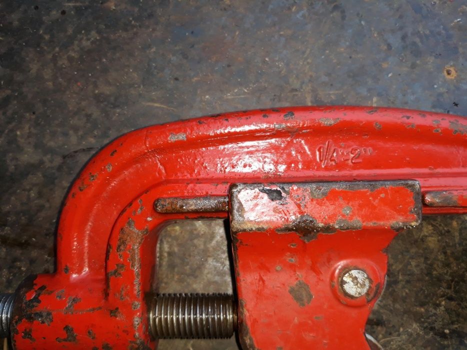 Dispozitiv taiat teava