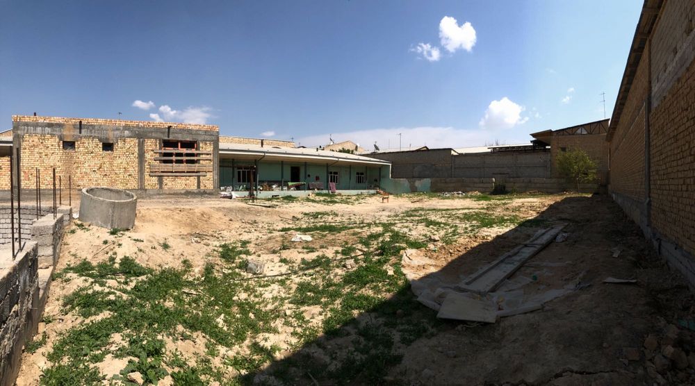 Urikzorda hovli sotiladi, 5 ta hovliga ajratish imkoni bor