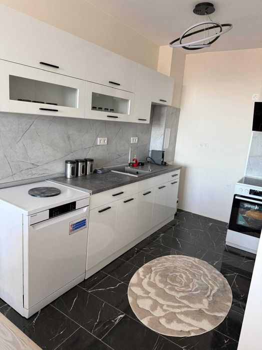 Дава се под наем Тристаен апартамент в Пловдив, Съдийски - 105 кв.м за 510 € - Снимка #2