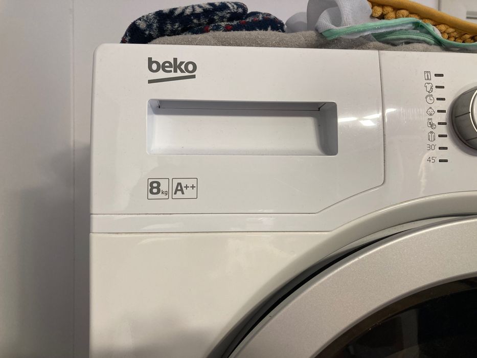 Продавам сушилня беко 8 килограма А++