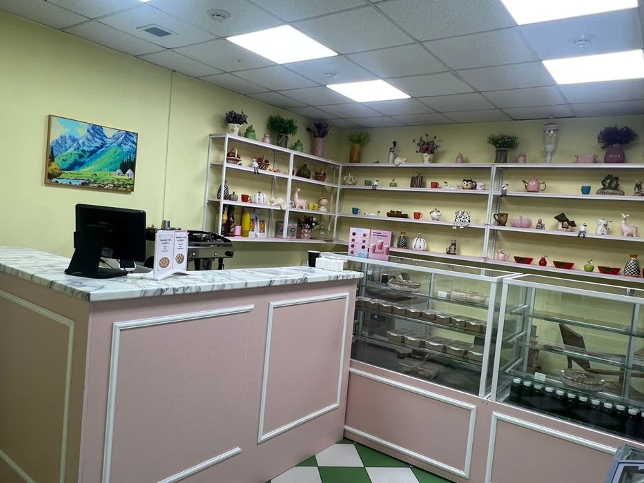 Холодильная витрина продается комплект