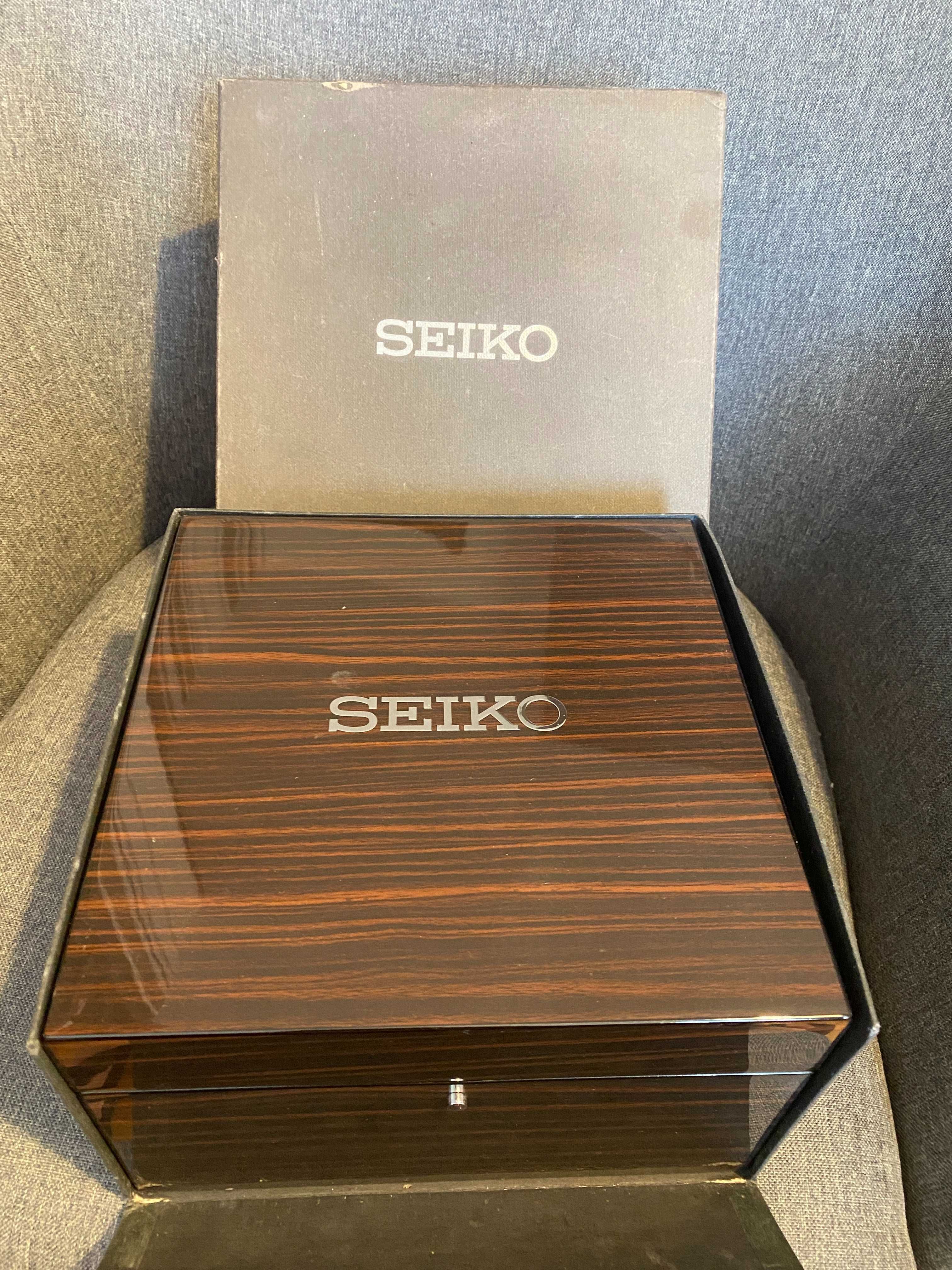 Продавам SEIKO Premier Kinetic Perpetual Calendar