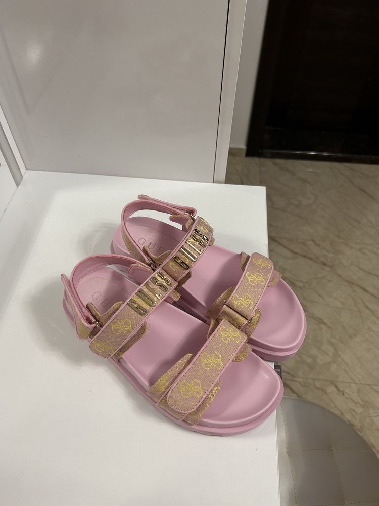 Дамски сандали Guess