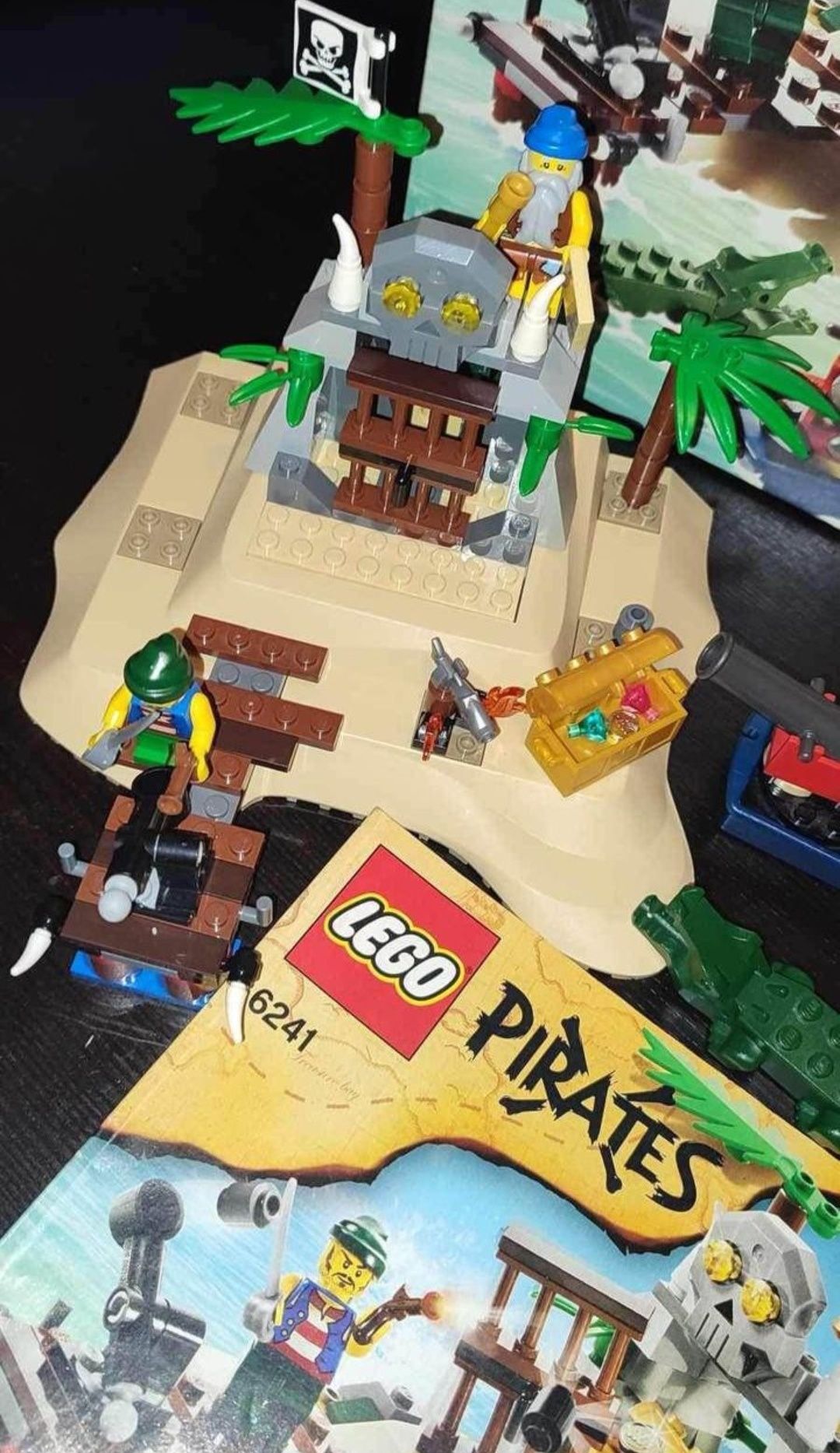 LEGO Pirates Loot Island 6241