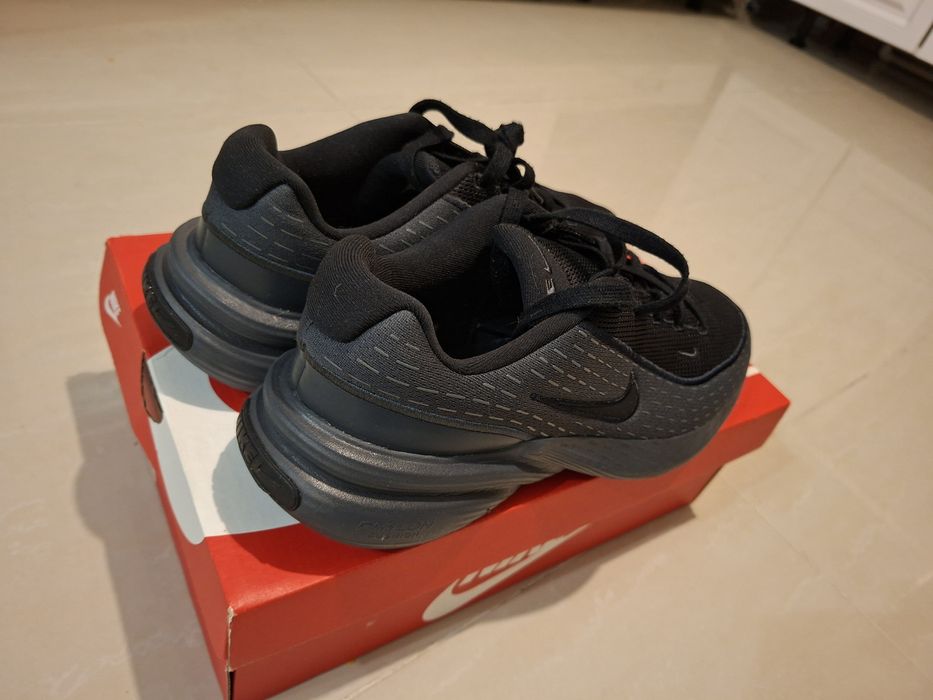 Adidasi nike uplift sc