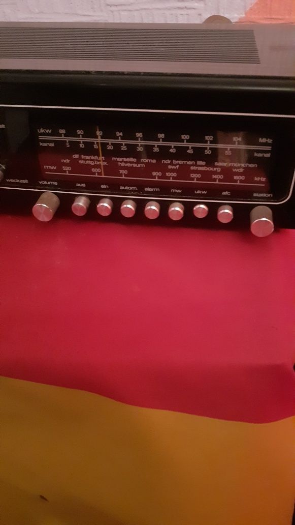 Радио с часовник TELEFUNKEN.