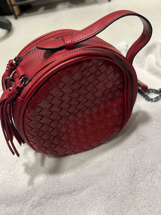 Червена дамска чанта