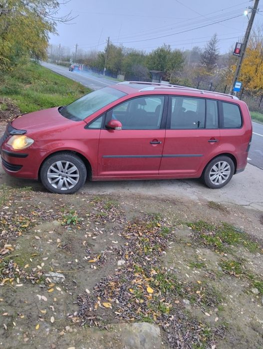 Vând Touran 1.9 tdi