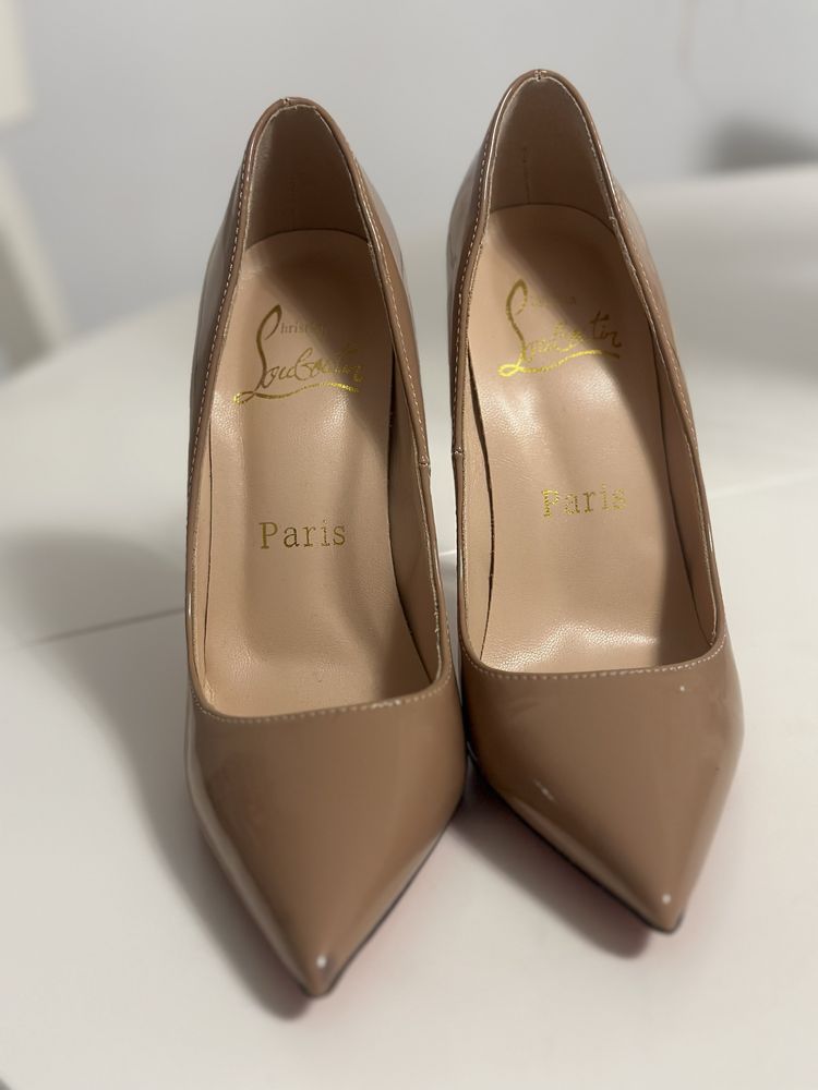 Stiletto pantofi
