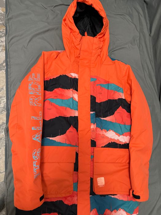 Продам зимнюю куртку на мальчика