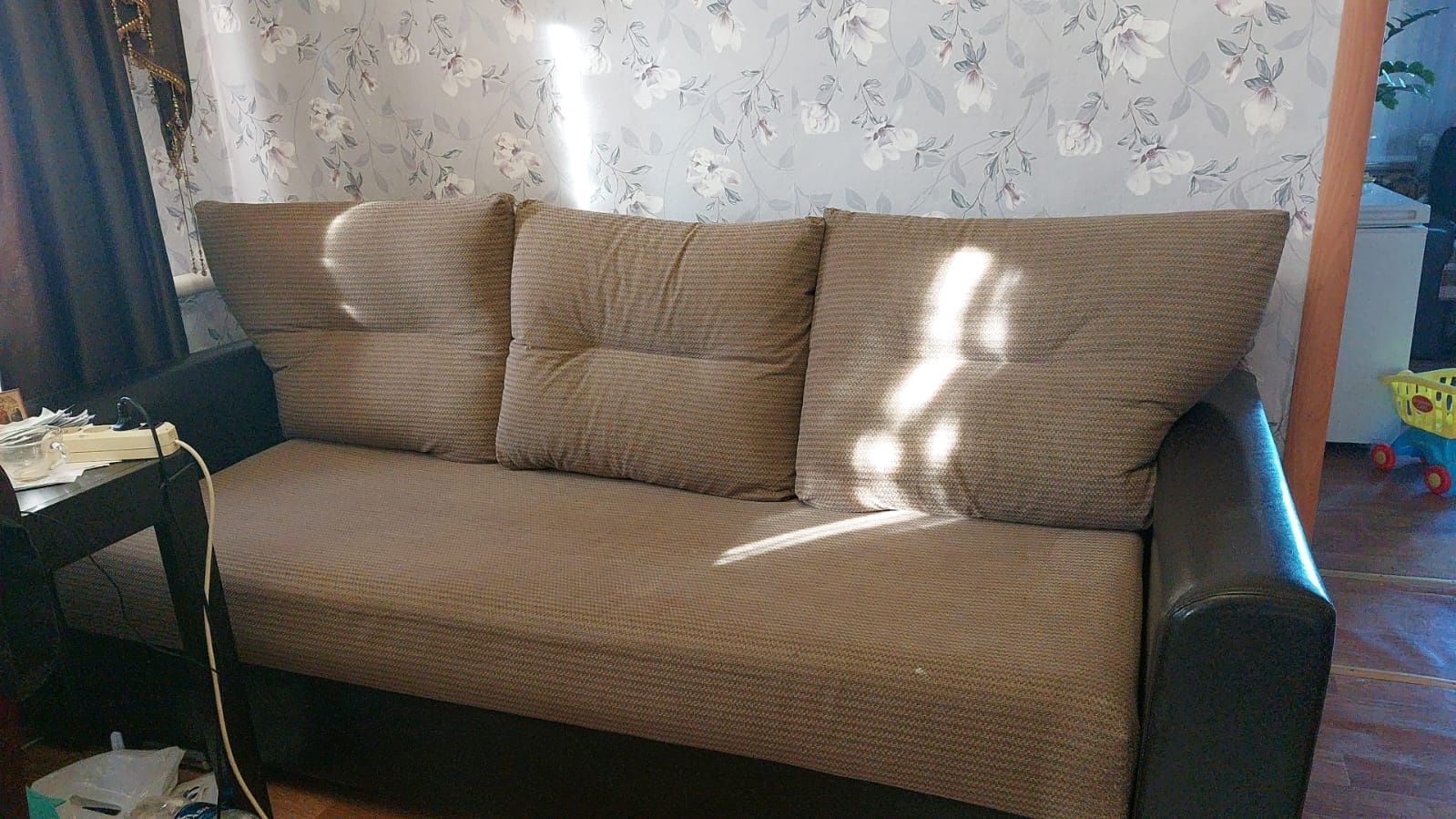 Продам диван в гостинную