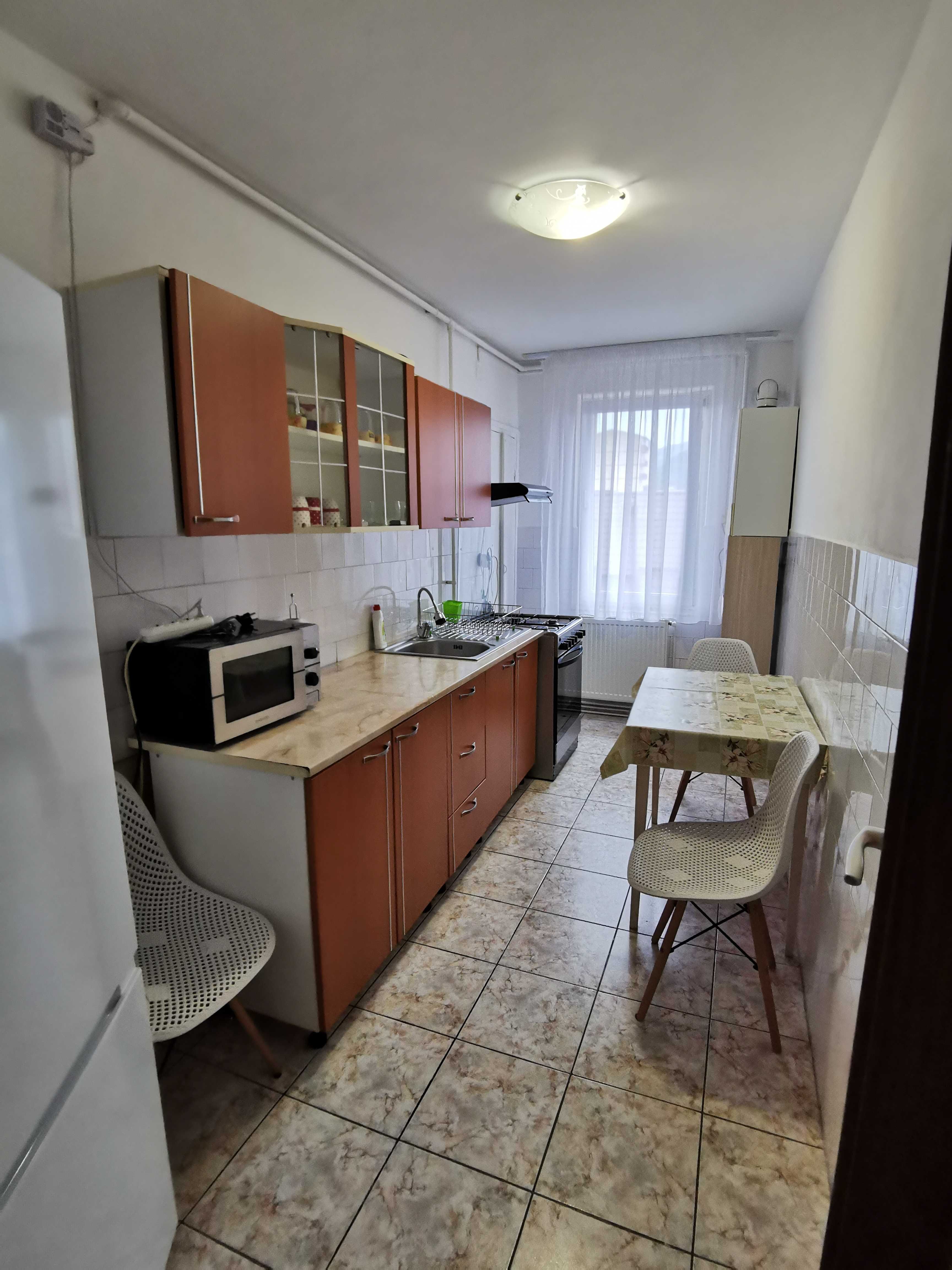 Inchieriez apartament 2 camere