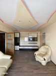 Apartament de 3 camere, 2 bai si balcon inchis, etaj intermediar