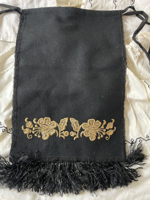 Costum popular fetite