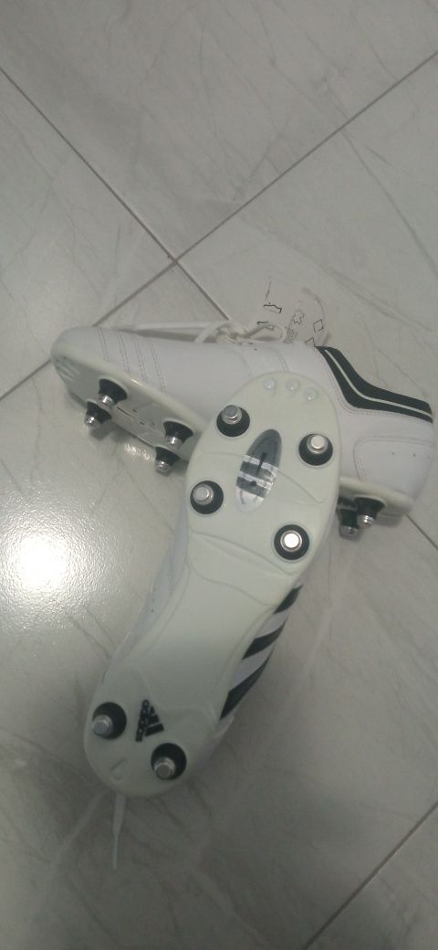 Нови футболни бутонки Adidas