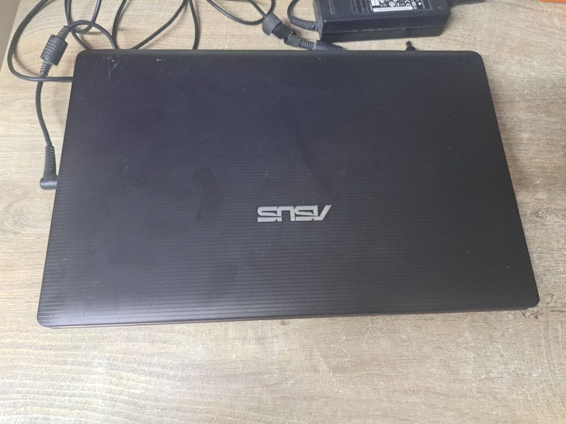 Notebook Asus bahosi bo'lishi ishlab duribdi