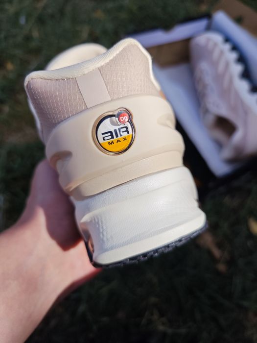 Nike AIR Max DN8 'Light Kaki Monarch' mărime 42, poze 100% reale